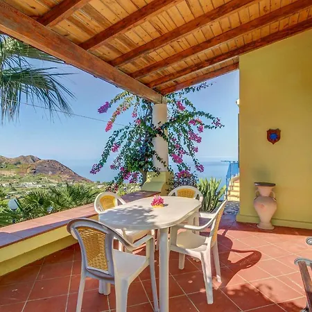 Panorama Apartment *